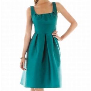 Alfred Sung Sleeveless Scoop Neck Cocktail dress